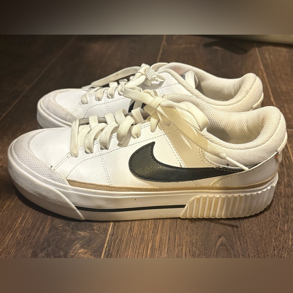 Nike White and Black Casual Shoes